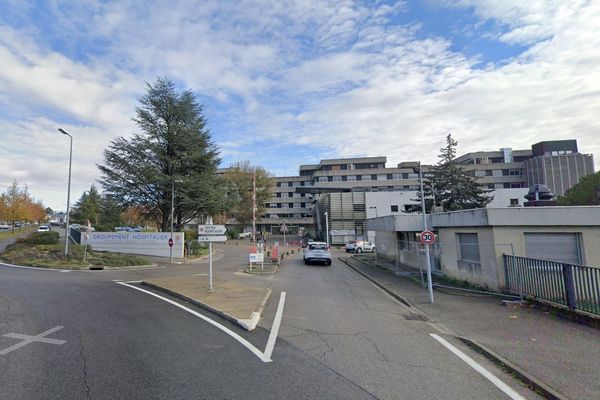 Groupement Hospitalier Portes de Provence à Montélimar bloqué le 28 mars 2024 suite à l'intrusion d'un homme armé