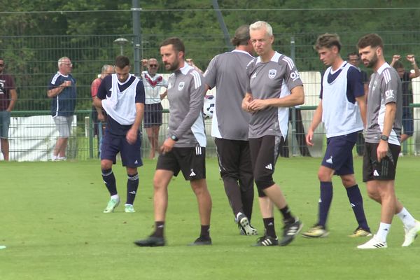 Bruno Irles qui a dirigé une séance d'entraînement mercredi 28 août 2024 a promis : "Le groupe que vous avez vu aujourd'hui ne sera pas celui de la semaine prochaine et ne sera pas celui de samedi ou dans quinze jours".