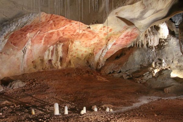 Inauguration de la réplique de la grotte Chauvet, en Ardèche.