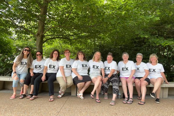 Un groupe de femmes parties aux Etats-Unis faire retirer leurs bandelettes sous-urétrales. Parmi elles, une girondine, Géraldine.