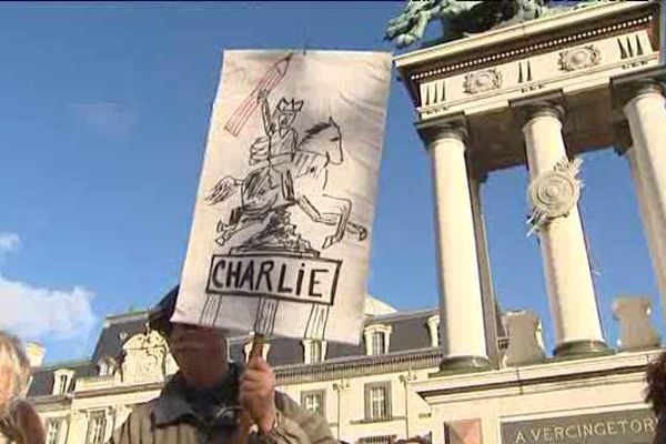 Le 11 janvier 2015, près de 70.000 personnes ont défilé dans les rues de Clermont-Ferrand en hommage aux victimes de l'attaque terroriste contre Charlie Hebdo.