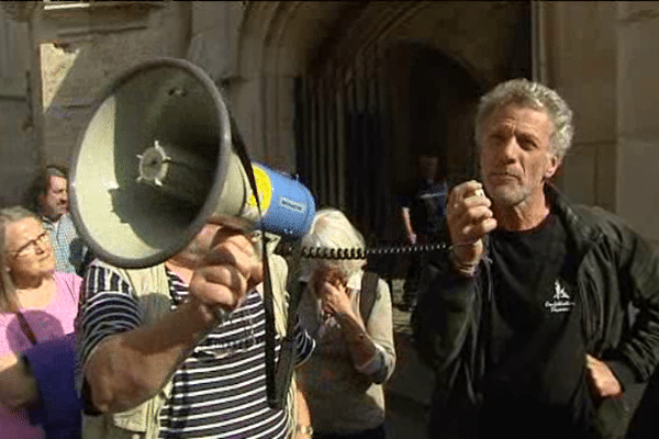 Olivier Lainé, producteur de cidre normand, devant le tribunal de Rouen