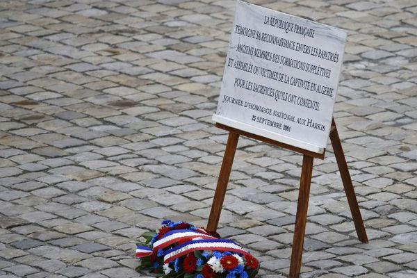 ILLUSTRATION d'hommage rendu aux harkis à Paris