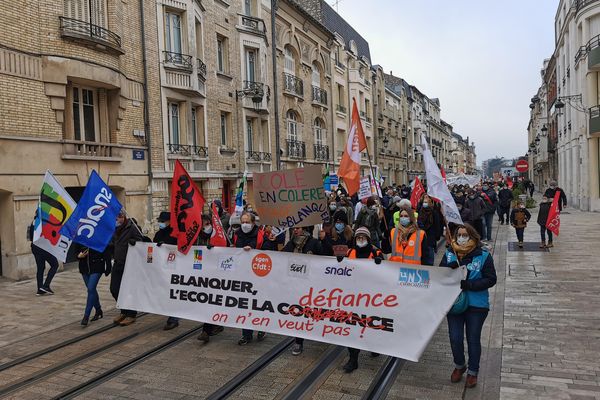 La manifestation des personnels de l'Éducation nationale le 13 janvier 2022 à Orléans.