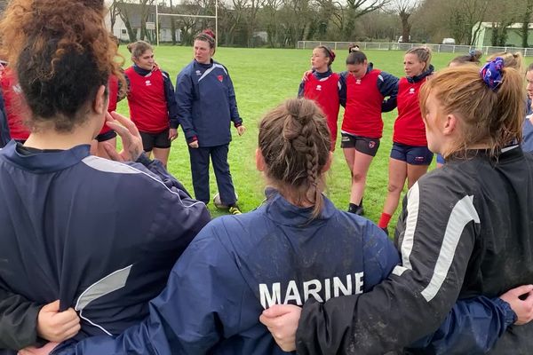 L'équipe féminine de rugby de la Marine nationale va rencontrer les filles de la Royal Navy, lors du "crunch" du samedi 16 mars 2024