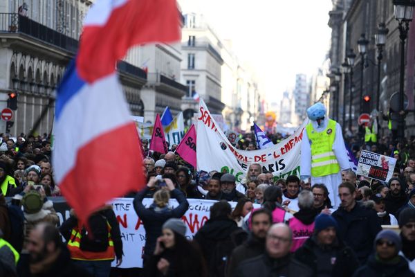 Gilets jaunes, étudiants, retraités... Plusieurs milliers de manifestants ont défilé ce mardi à Paris à l'appel de la CGT.