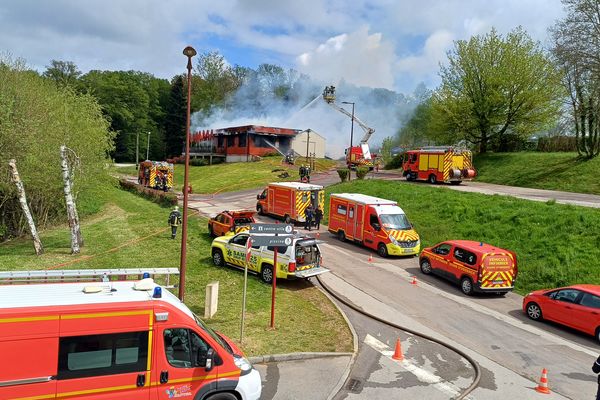 Violent incendie d'un restaurant à Rioz en Haute-Saône.