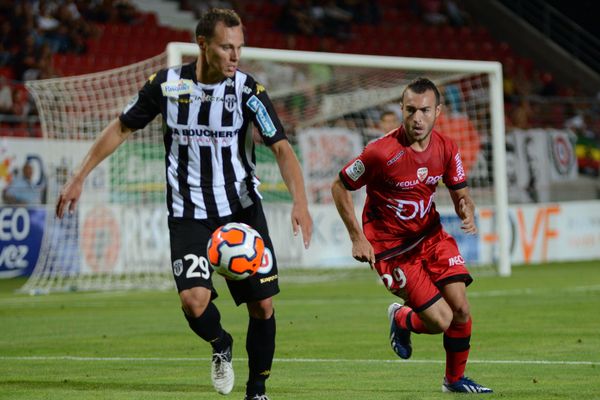 Angers s'impose 3 à 1 à Dijon.