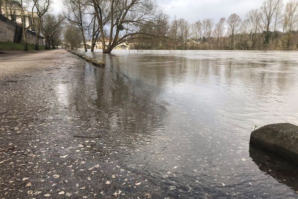 La Loire ce vendredi 15 mars à Tours.