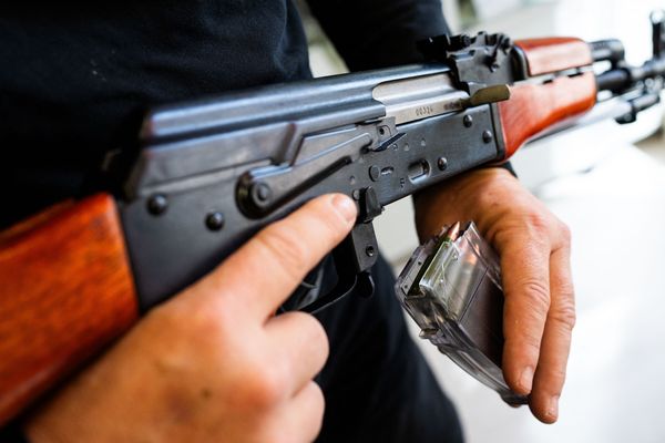 Trois kalachnikovs ont été retrouvées dans un appartement, situé dans le 2ᵉ arrondissement de Marseille, ce mardi 22 octobre.