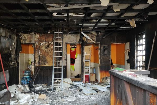 Le foyer de la caserne des pompiers d'Aulnoye-Aymeries a été endommagé par les flammes.