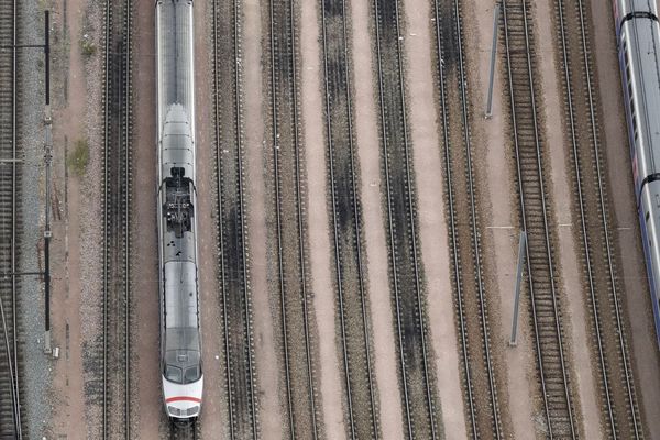 La vue aérienne d’un TGV, à Paris (illustration).