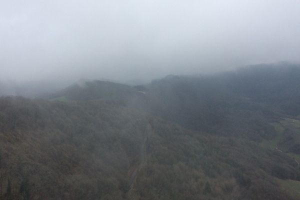 Saint-Laurent-la-Roche, dans le Jura, c'est dans cette zone accidentée qu'a eu lieu le crash de l'avion de tourisme