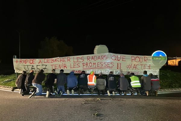 Plusieurs agriculteurs de Moselle se sont réunis pour une première action, dans la nuit du 22 octobre.