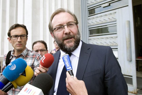 Gérard Dalongeville à la sortie du Palais de Justice de Béthune en mai 2013.