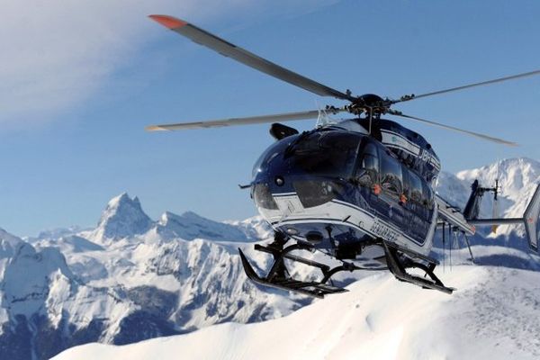 C'est un hélicoptère qui a permis de repérer les corps ce jeudi dans le massif des Ecrins, près de la station du Puy-Saint-Vincent.