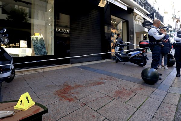 Un homme d'une soixantaine d'année a été attaqué à l'arme blanche dans le centre-ville de Cannes, le mercredi 6 novembre.