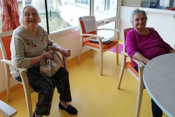 Les résidents de l'EHPAD de Beaugency ont le sourire, ils attendent vos dessins et messages.