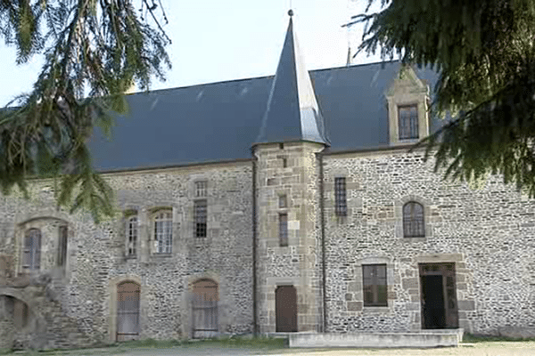 Le prieuré d'Arvedon se situe à 3 km du Mont-Saint-Michel. Son propriétaire souhaite qu'il retrouve sa fonction d'origine: un lieu d'accueil pour les pèlerins.