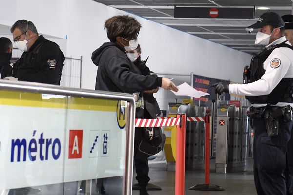 A partir du 11 mai, les Français n'auront plus besoin d'attestation de sortie pour circuler. 