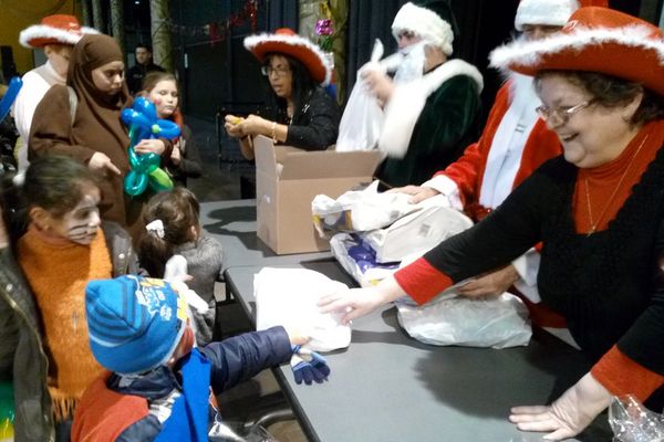 200 enfants roubaisiens ont profité d'un goûter de Noël organisé mercredi par le Secours Populaire.