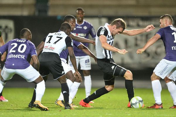 Malgré de nombreuses tentatives en seconde période, les Angevins n'ont pu rattraper leur retard au score face à Toulouse.   