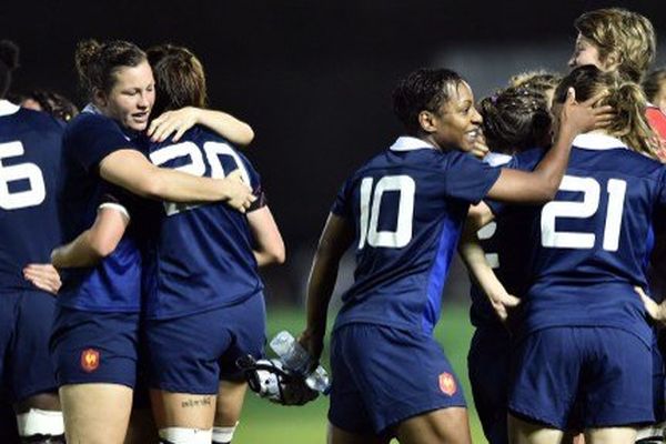 Le XV de France dames s'est qualifié pour les demi-finales de la Coupe du monde de rugby en enchaînant une troisième victoire en match de poules, face à l'Australie (17-3), samedi à Marcoussis (Essonne).