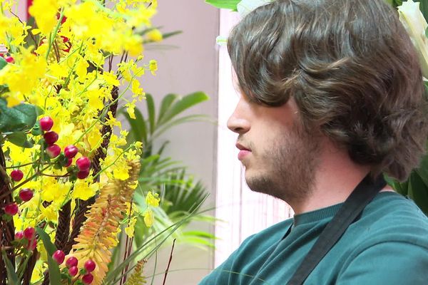 Cet apprenti fleuriste du Cantal va bientôt concourir pour devenir meilleur apprenti de France.