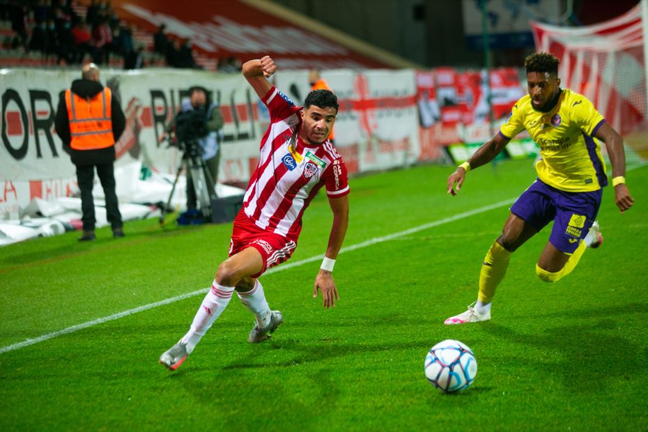 Football Le Sporting Et Le Fcbb En Confiance L Aca En Plein Doute Le Gfca A L Arret