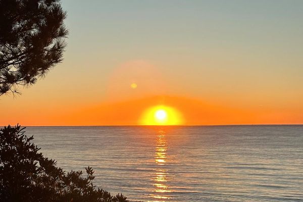 Bonne nouvelle, le soleil se lève plus tôt et se couche plus tard. Nous gagnerons 1 minute de plus ce dimanche !