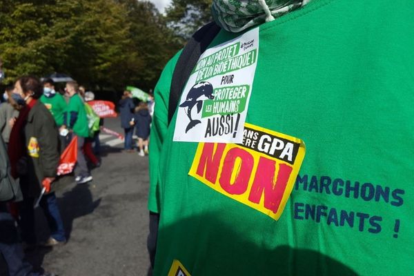 Le collectif Marchons enfants ! était l'organisateur de la manifestation qui a réuni plus d'une centaine de personnes à Compiègne ce 10 octobre