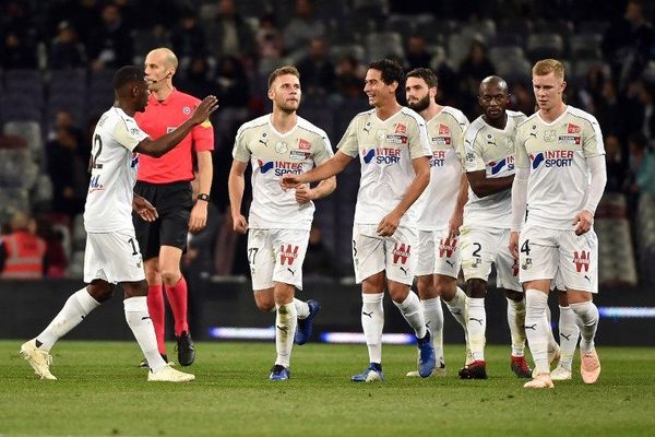 Alexis Blin (2e à gauche) célébrant son but avec ses coéquipiers lors du match Amiens-Toulouse (1-0), le 10 novembre 2018.