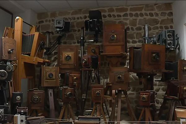 Le musée présente 2 500 appareils anciens, sur les 20 000 que possèdent les trois passionnés.