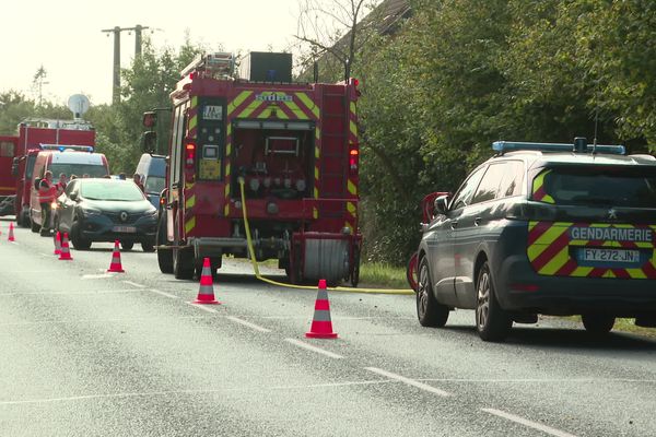 Une grave explosion s'est produite ce samedi 30 septembre peu après 9h sur la commune de La Meauffe, près de Saint-Lô (Manche). Une personne est décédée, plusieurs autres ont été blessées. La cause ? Des explosifs de la Seconde Guerre Mondiale entreposés dans une maison, selon le maire de la commune.