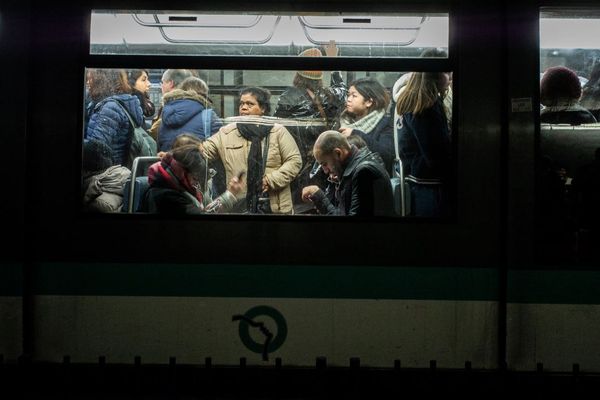 Des voyageurs dans le métro parisien, le 10 janvier dernier, au 37e jour de grève contre la réforme des retraites (illustration).