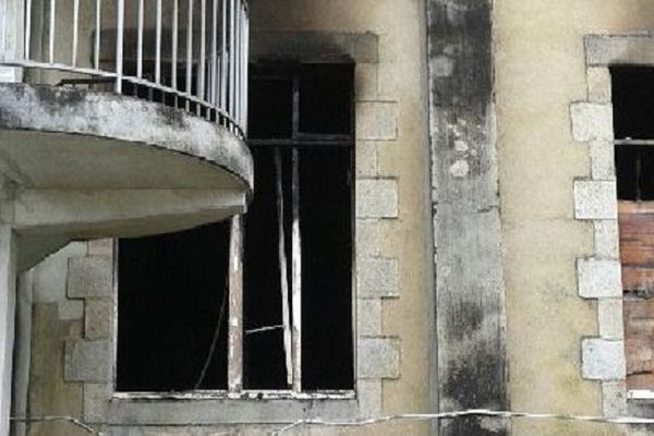 Le feu a pris au 1er des 4 étages du bâtiment