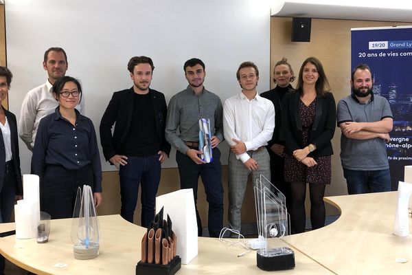 Dominique Bourgeois (France 3), Maya Naruse (Bellecour Ecole), Frédéric Besson (Lenoir Services), Arnaud Madaire, Bastien Bres et Thomas Ridet (étudiants), Carol Sieczko (Bellecour Ecole), Julie Boulanger (Ville de Lyon) et Pierrick Faure (Bellecour Ecole). 