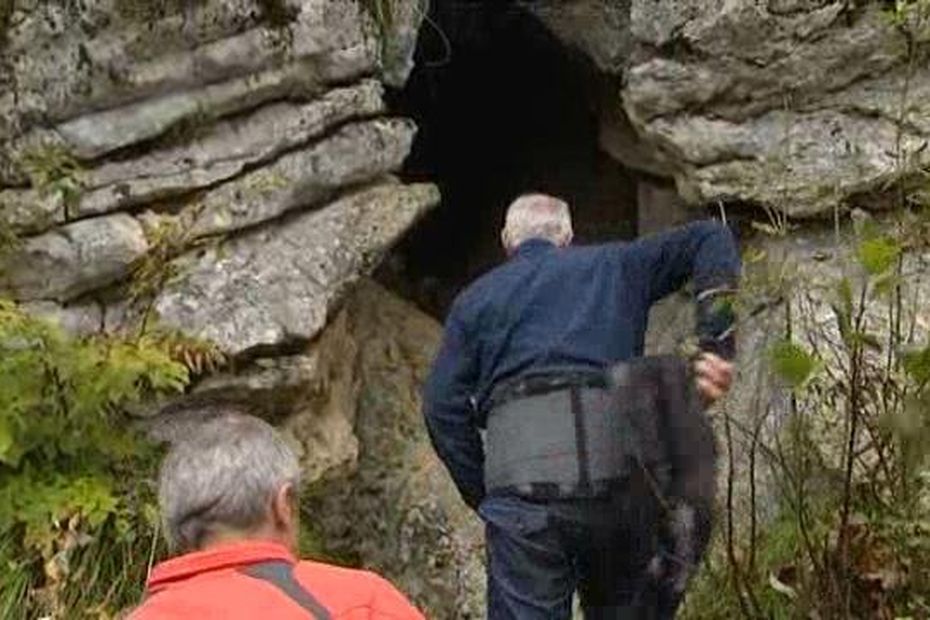 Accident dans un gouffre de l'Ain: un père perd la vie en portant secours à son fils