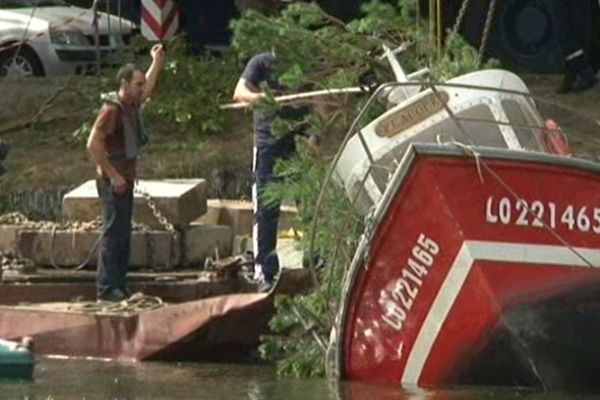 Les pompiers ont repêché le bateau coulé dans le canal St Félix