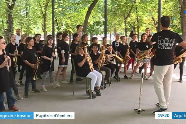 Des éléves de l'école Urdazuri de St Jean de Luz ont donné un concert à Paris