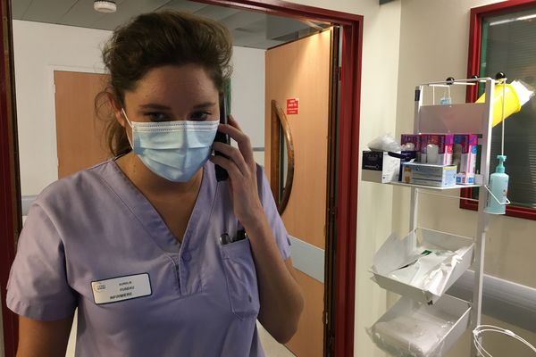 A 33 ans, Aurélie Fuseau pratique son métier d'infirmière au service réanimation du CHU de Poitiers