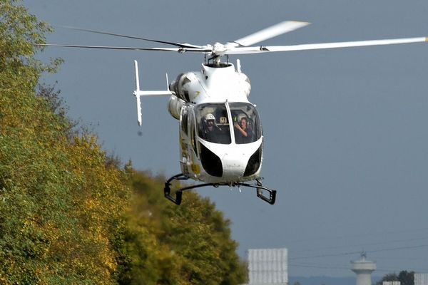 L'hélicoptère du SAMU a pris en charge la victime. 