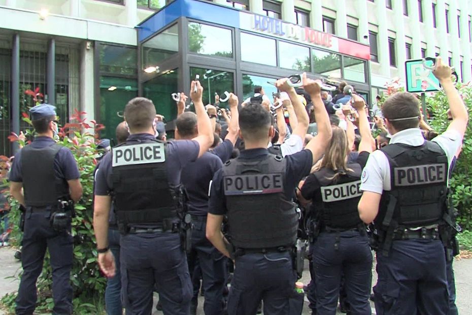 VIDEO.  Considering themselves “let go” by the president, 130 police officers ready to resign in Grenoble