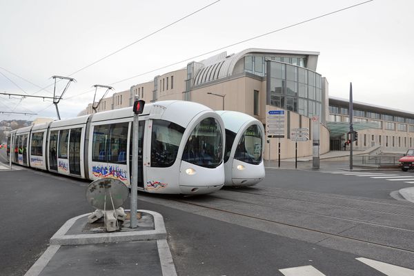 Tramway T1 avenue Debourg à Lyon (7e) quartier Gerland. (archives). La circulation perturbée à cause d'une rupture de canalisation survenue le 29 mai et d'une coupure d'électricité.