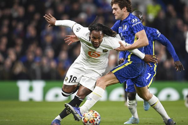 Marcos Alonso (à droite) face au lillois Renato Sanches (à gauche) le 22 février à Londres en 8e de finale aller de la Ligue des Champions.