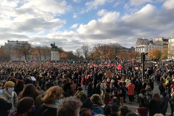 Place du Trocadéro à Paris ce samedi 21 novembre, manifestation pour le droit d'informer