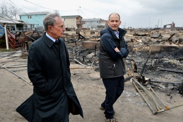 Michael Bloomberg, dans le Queens à New-York, après le passage de l'ouragan Sandy le 30 octobre 2012.