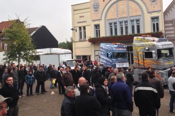 300 forains en colère à Billy-Montigny ce vendredi matin. 