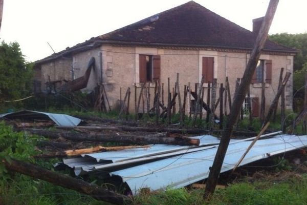 Une agricultrice de 64 ans tuée par des tôles envolées par l'orage du 21 mai à Biras alors qu'elle rentrait ses vaches.