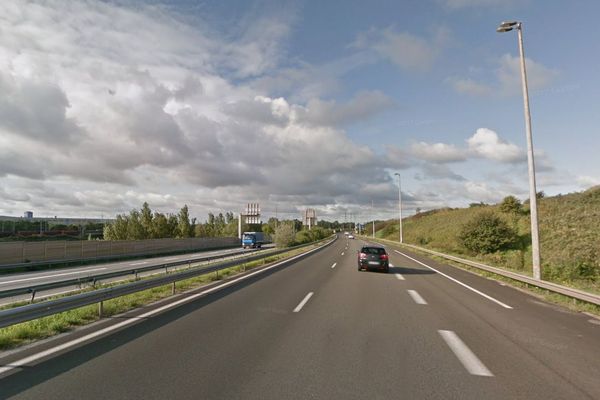 L'autoroute a été coupée au niveau de Grande-Synthe. 